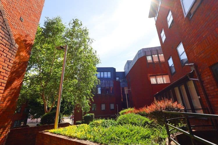 Vonder Linacre House